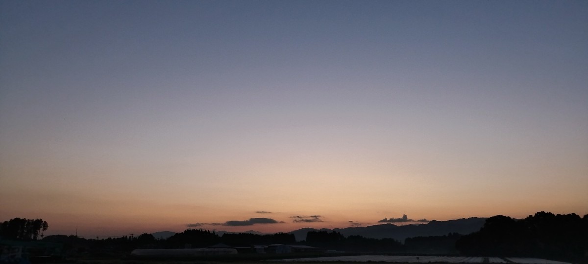 都城市（2023/4/10）今朝の朝焼け😊！（東の空）①