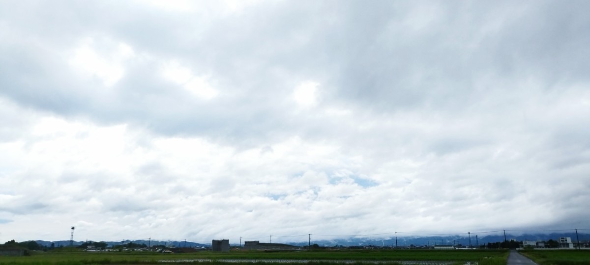 都城市（2023/4/26）今朝は曇り空😅（東の空）①