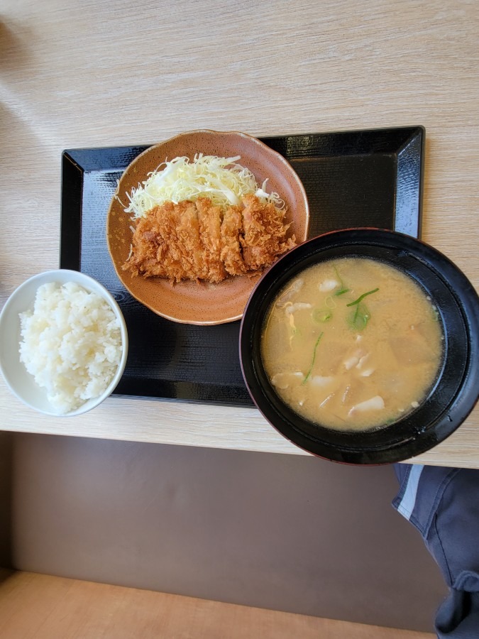 今日のランチは,かつや静岡インター店で頂きました。