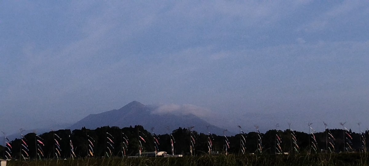 霧島山⛰️と鯉のぼり🎏