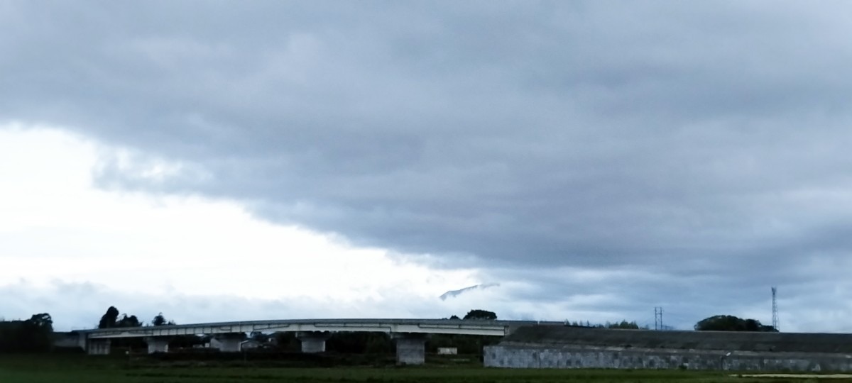 都城市（2023/4/26）今日の霧島😅（西の空）