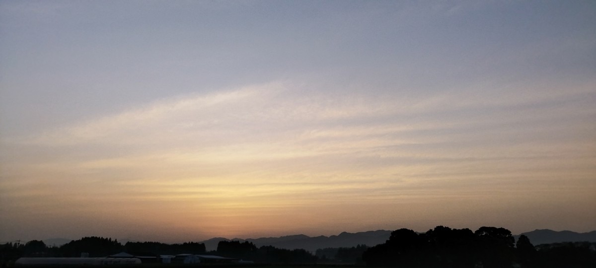 都城市（2023/4/18）今朝の朝焼け😊！（東の空）①