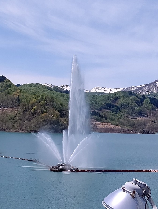 月山湖ダムの噴水 中⛲