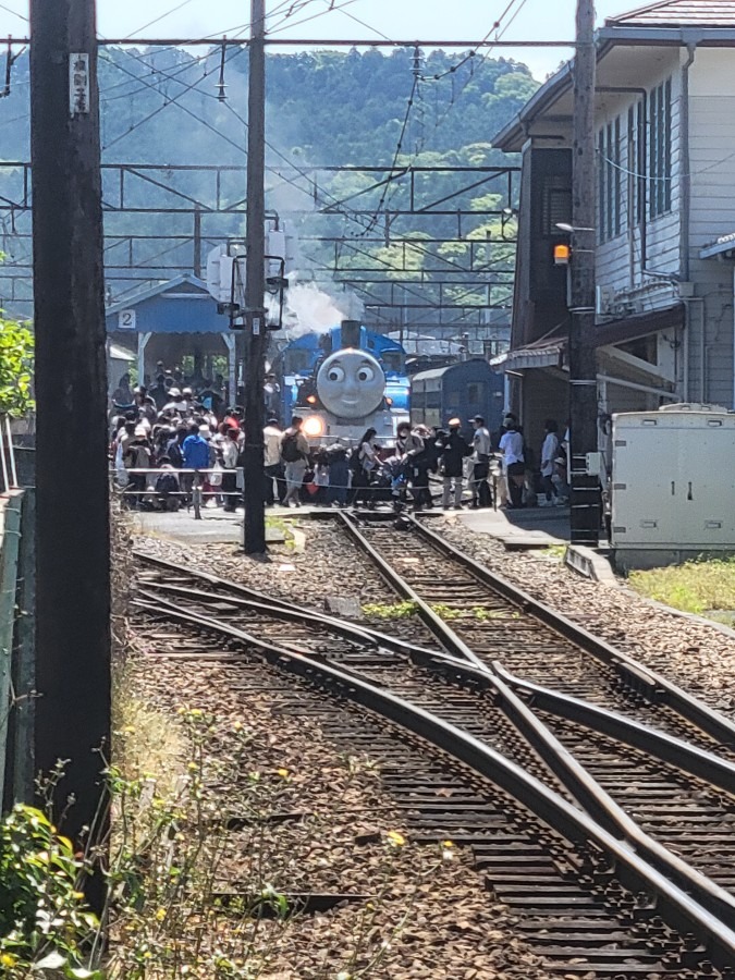 出発前のトーマス　たくさんのファミリーの方達が乗車していました