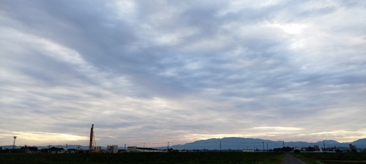 都城市（2023/6/5）今朝は曇り空です😓↘️（東の空）②