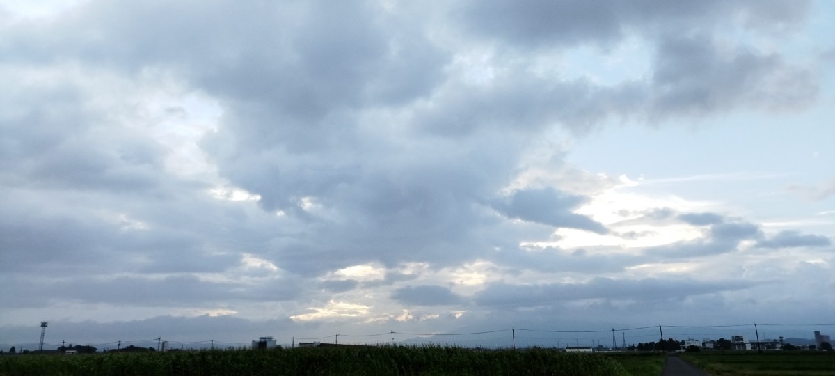 都城市（2023/6/30）今朝は曇り空😅（東の空）①