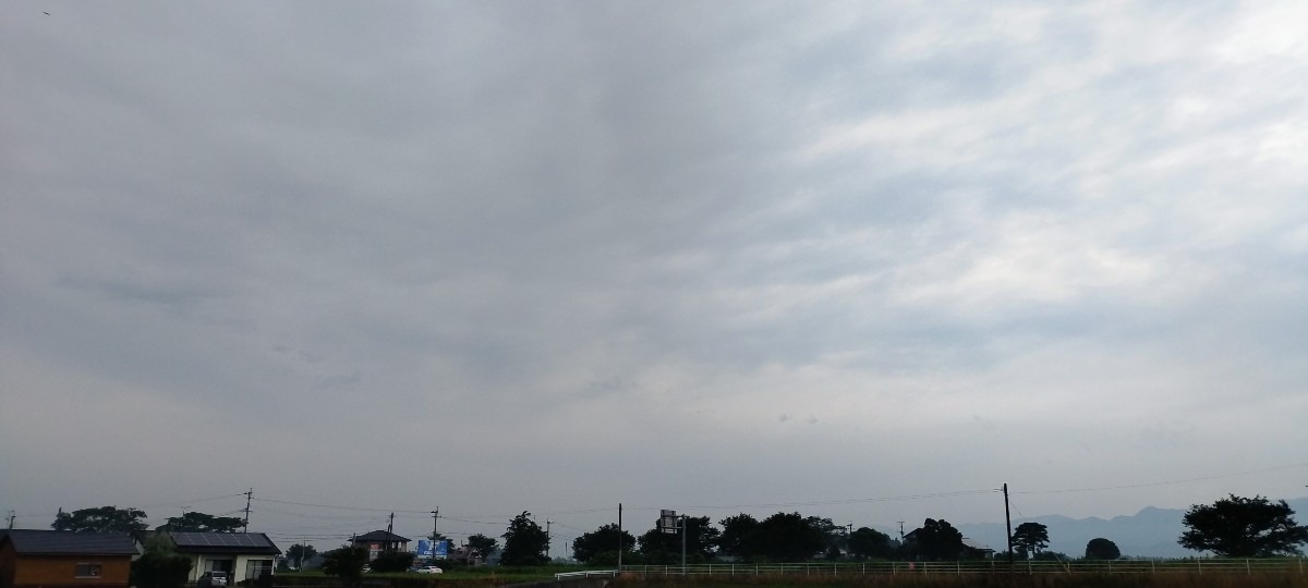 都城市（2023/6/25）今朝も曇りです😅（東の空）①