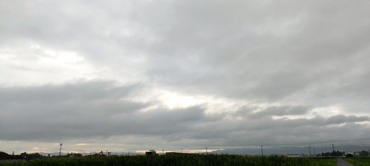 都城市（2023/7/4）今朝は曇り空😅（東の空）①