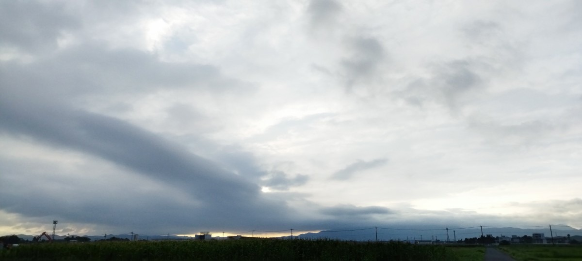 都城市（2023/7/13）今朝は雲ってます😅（東の空）②