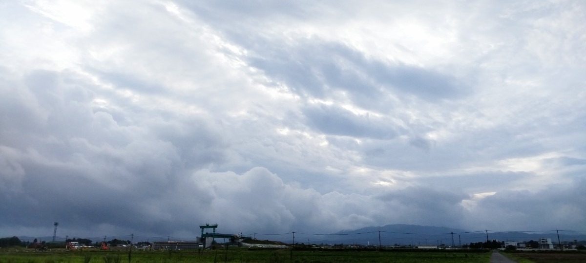 都城市（2023/8/1）今朝は曇り空😓（東の空）①