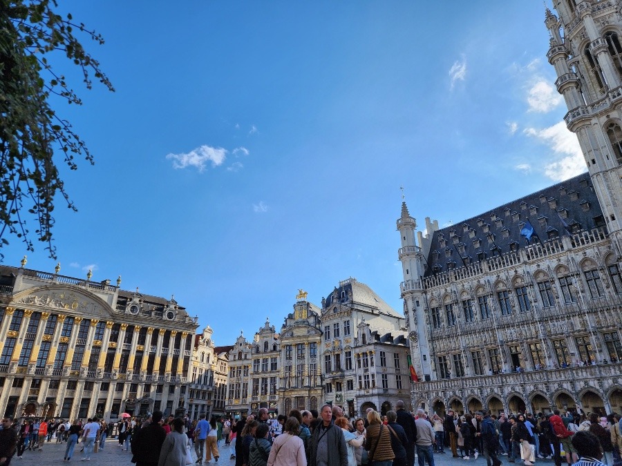 圧巻の広場『Grand Place』グラン・プラスに世界中からの観光客 〜 Brussels, Belgium