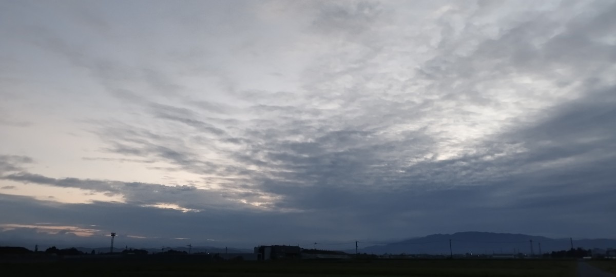 都城市（2023/10/4）今朝の朝焼け😓（東の空）①