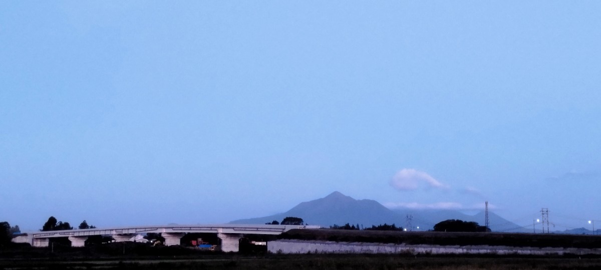 都城市（2023/10/25）今日の霧島😊（西の空）