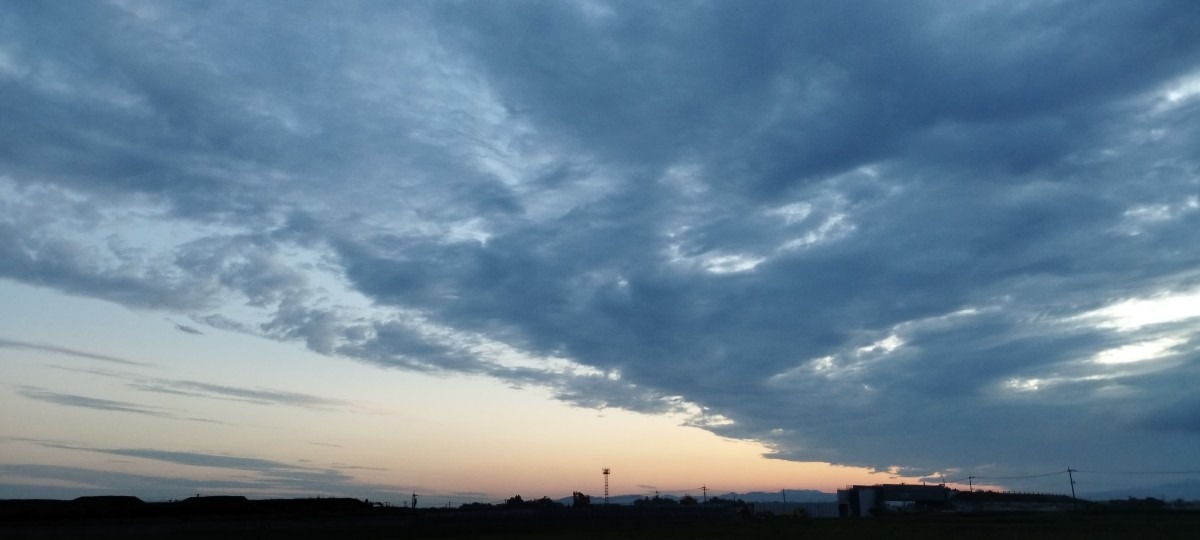 都城市（2023/10/5）今朝の朝焼け😊（東の空）①