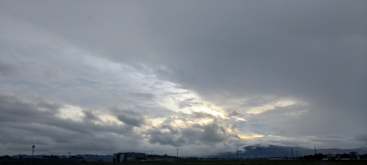 都城市（2023/10/9）今朝の朝焼け😓（東の空）①