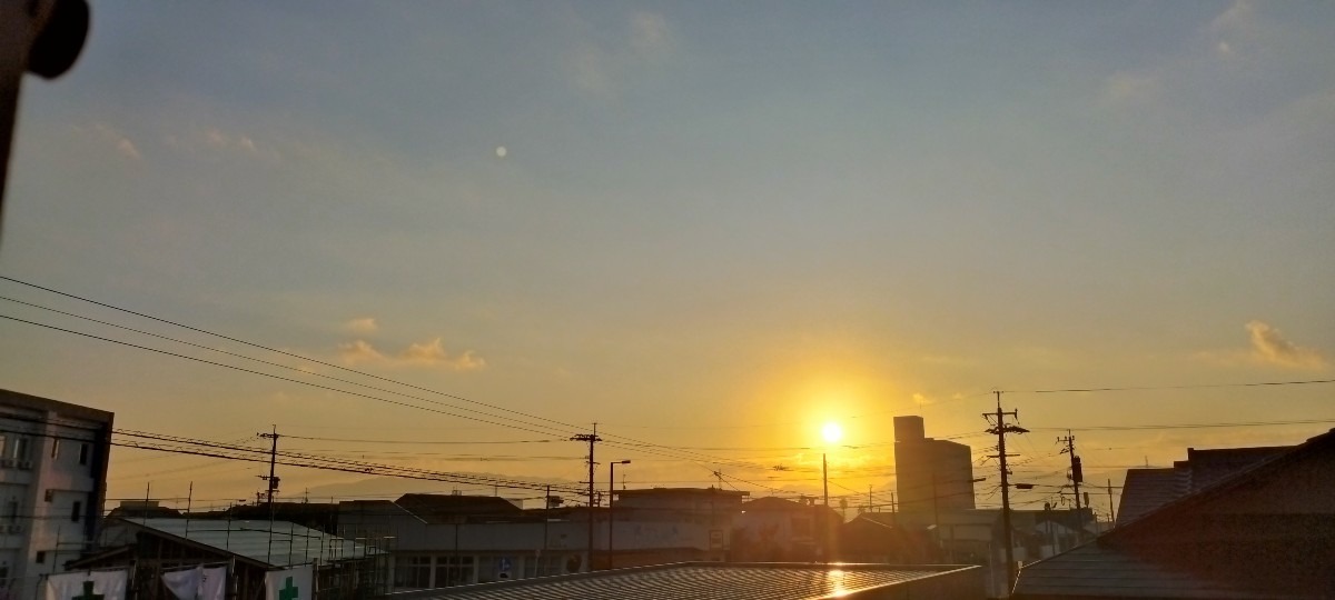 都城市（2023/10/18）今朝も晴れてます😊（東の空）③