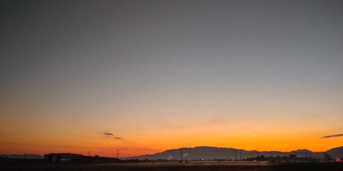 都城市（2023/10/26）今朝の朝焼け😊（東の空）①