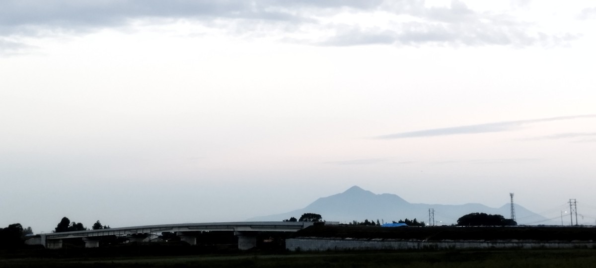 都城市（2023/10/5）今日の霧島😊（西の空）