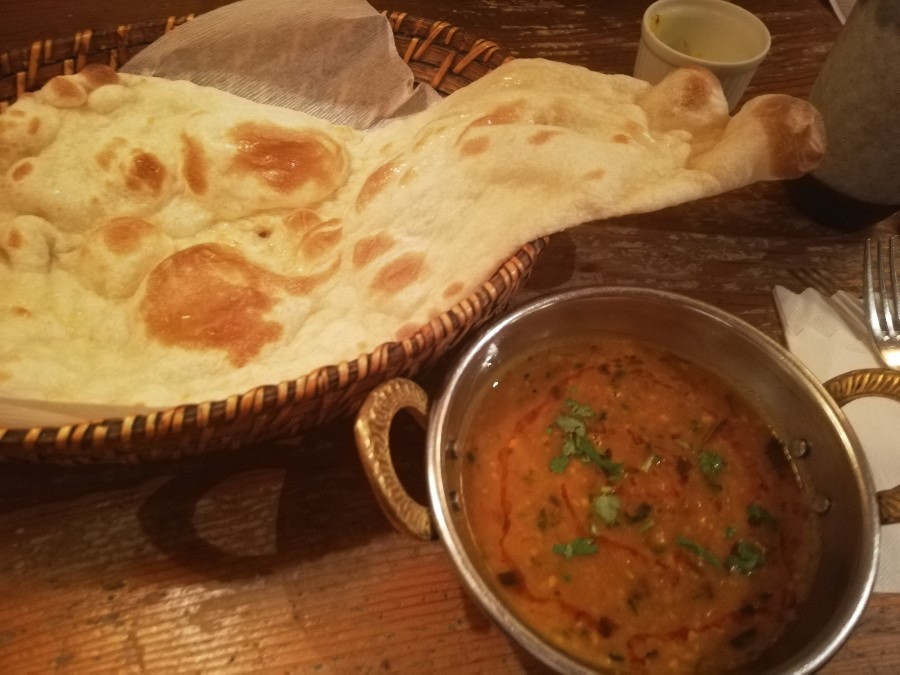 ダルカレー（豆のカレー）とナン