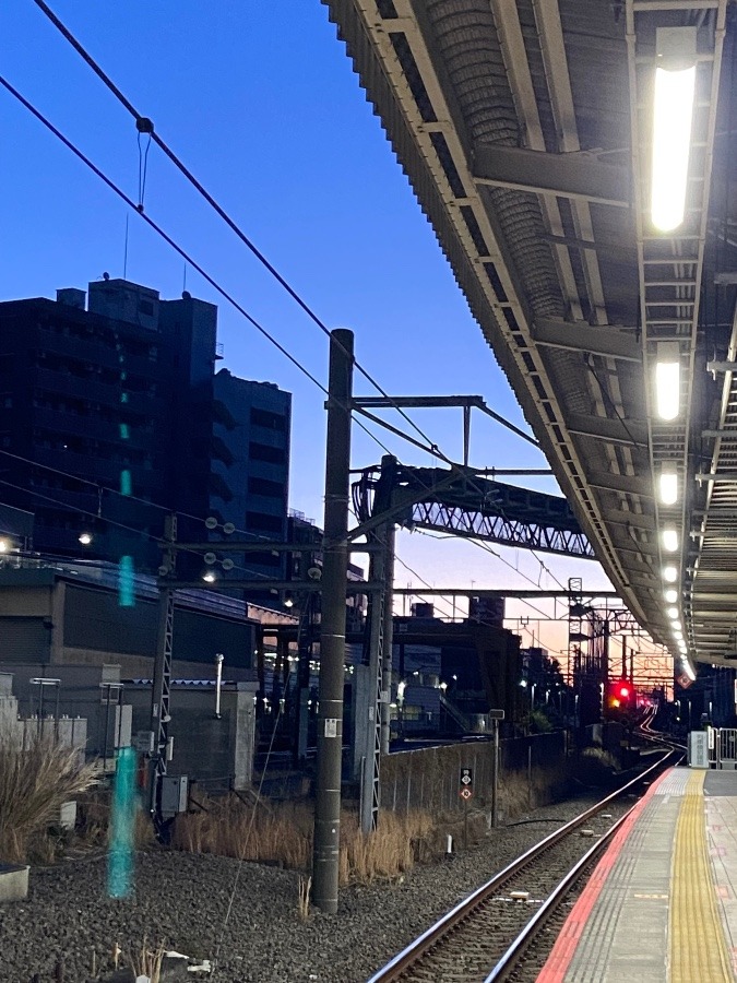 今朝の富士山は、早朝の駅のホームにおかわり