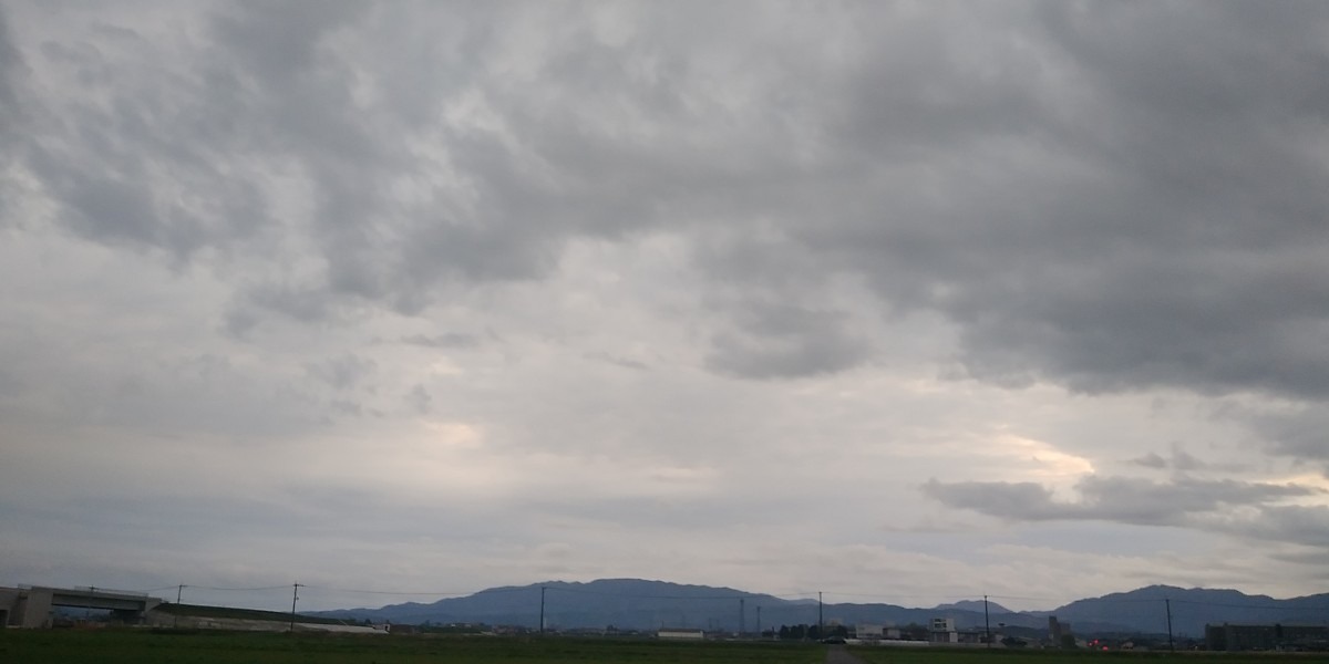 都城市（2024/3/28）今朝は曇り空😓（東の空）①