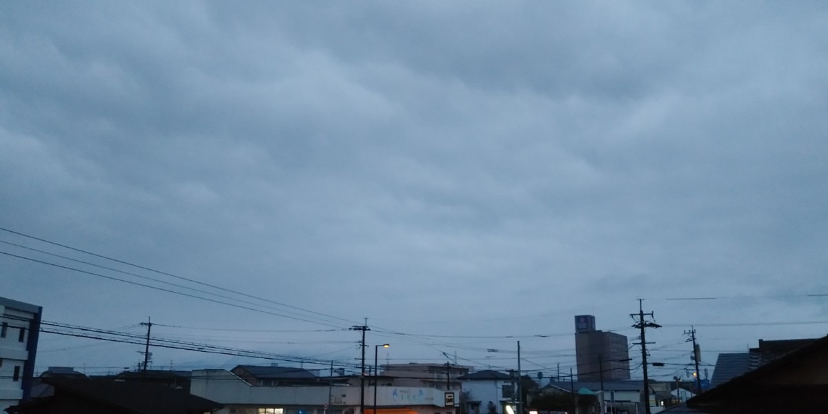 都城市（2024/3/12）雨の朝です😓（東の空）①