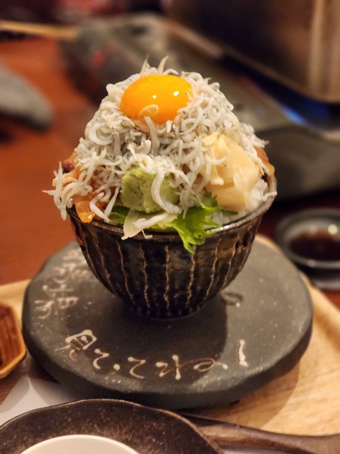 朝から夜まで魚屋、海鮮丼、魚酒場