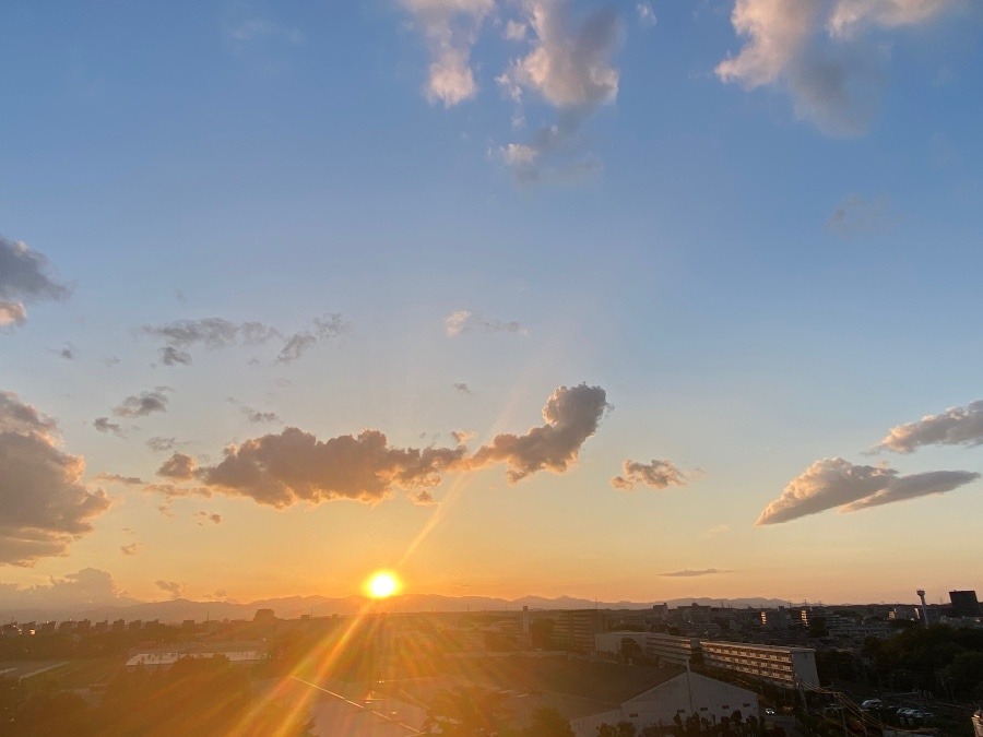 本日の夕陽　山陰に沈む前の太陽