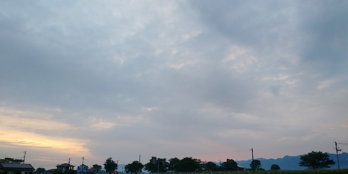 都城市（2024/5/21）今朝の朝焼け😓（東の空）①