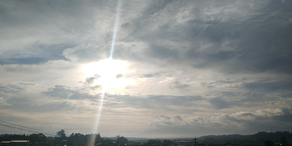 都城市（2024/6/8）今朝は薄曇りの空😅（東の空）①