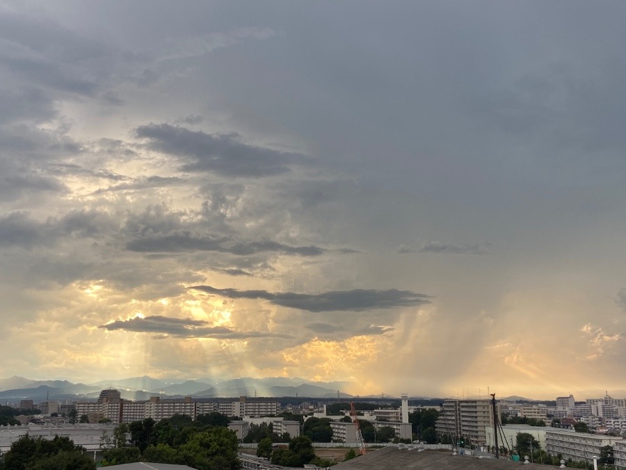 夕暮れ前の西の空には