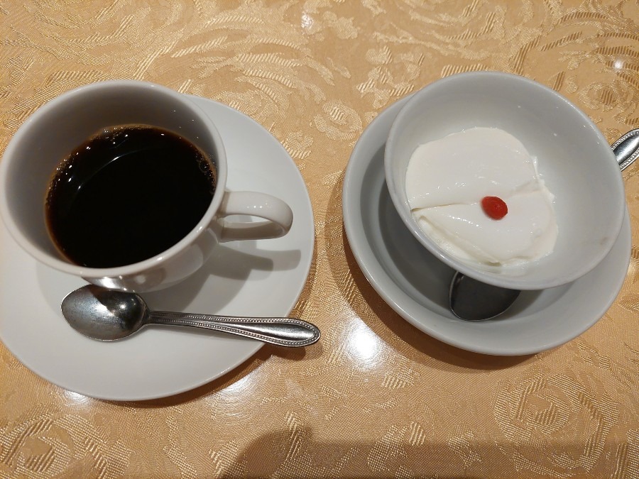 デザートは杏仁豆腐とコーヒー