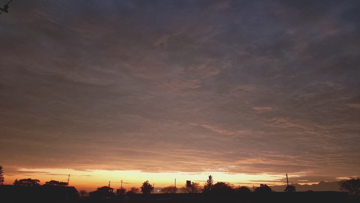 都城市（2024/8/16）今朝の朝焼け😊（東の空）①