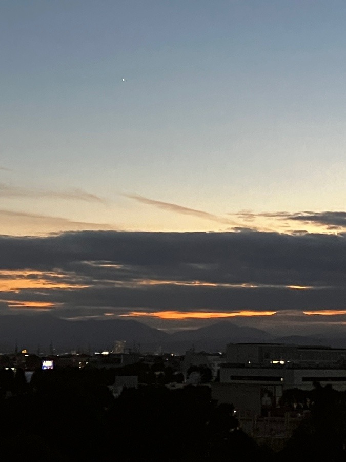 夕暮れの少しの富士山