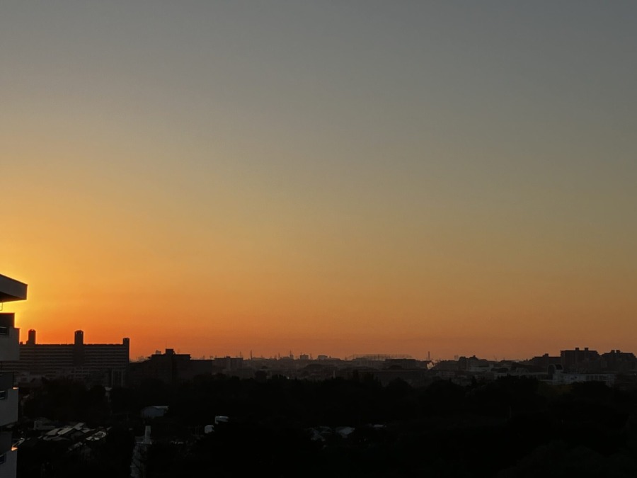 素晴らしい夜明け前の空の色