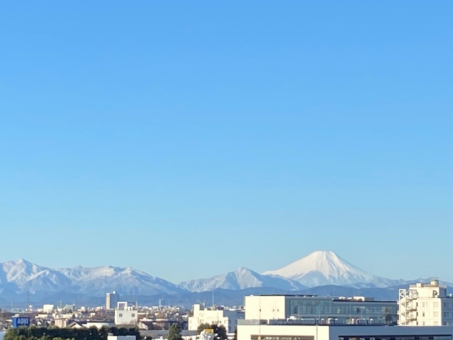 今朝の富士山　裾野までしっかり雪が降り積もってたら姿を見せてくれました