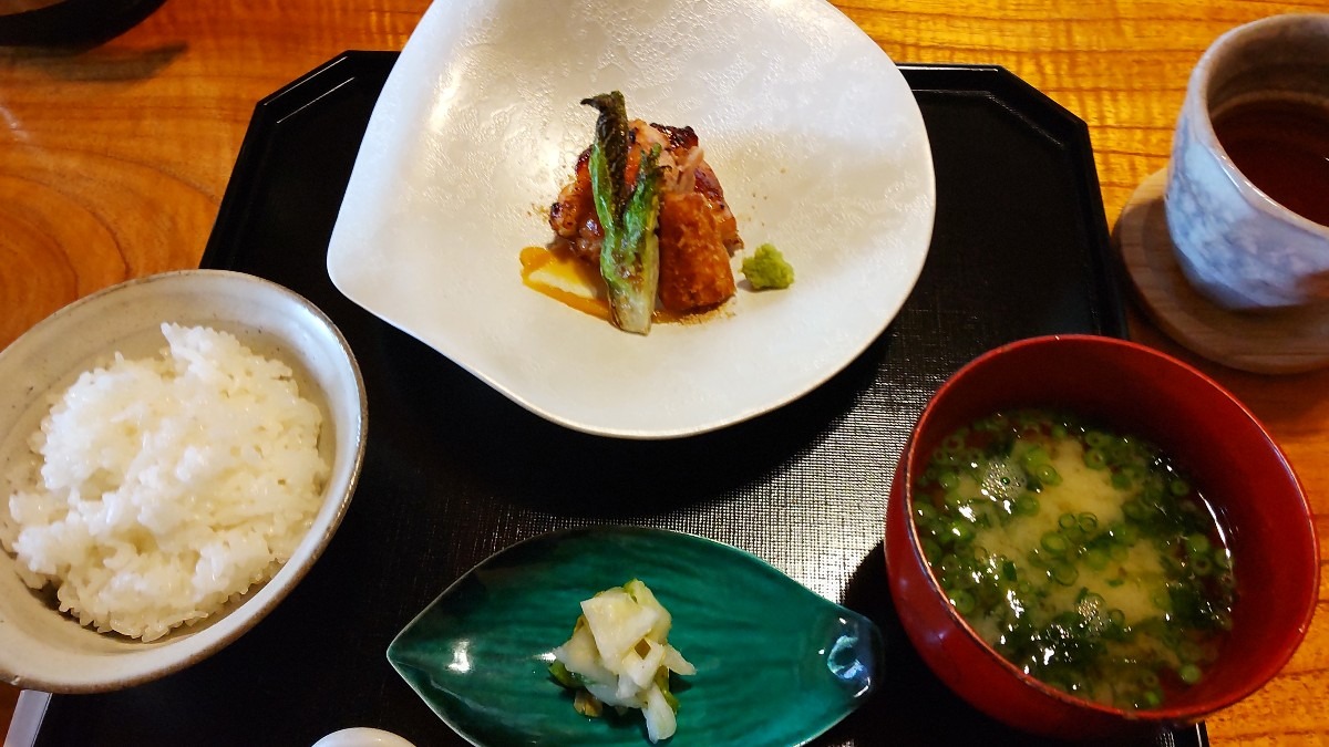 赤鶏の香草焼き